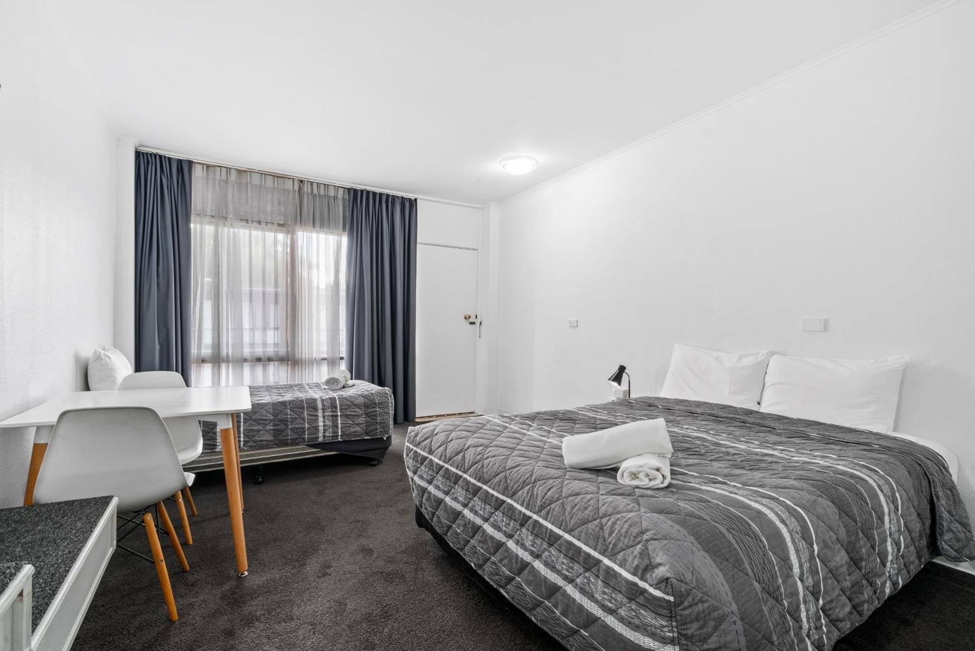 Commodore Motor Inn Albury Exterior photo