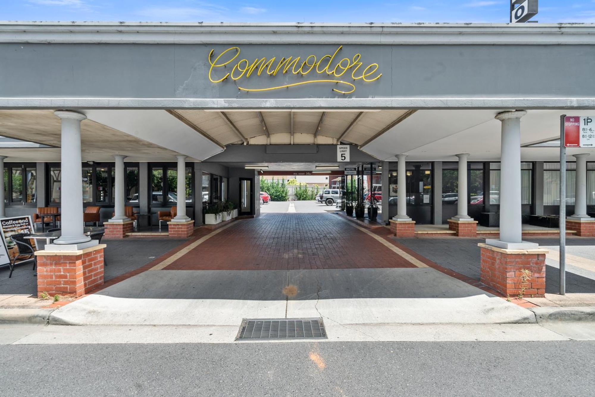 Commodore Motor Inn Albury Exterior photo